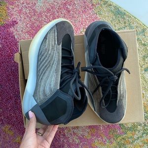 Yeezy QNTM Barium 9.5 Mens